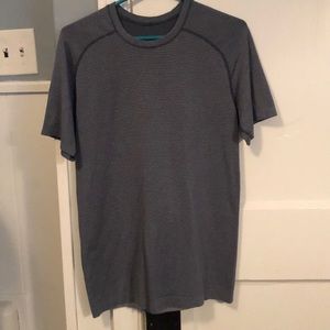 Men’s Lululemon tech t shirt. Navy blue size M